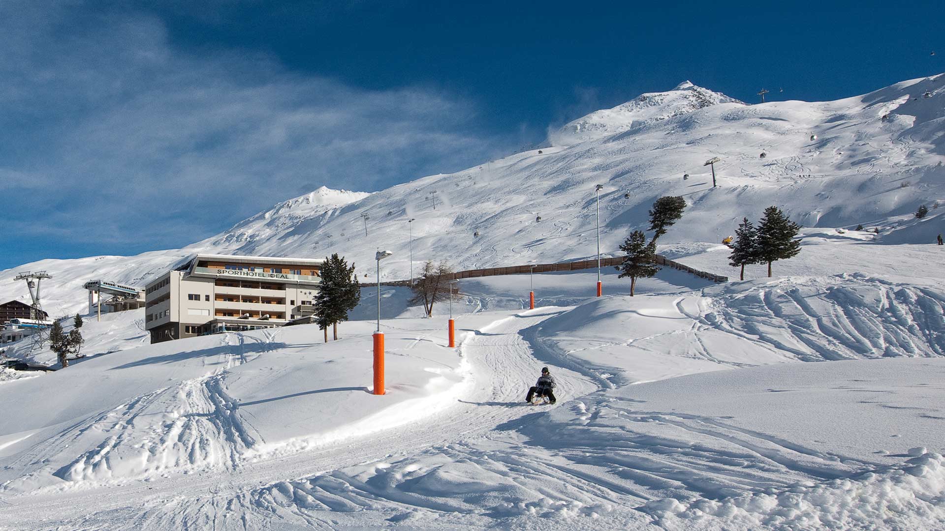 Das 3 Sterne Sporthotel Ideal liegt in Hochgurgl auf 2.150m an der Skipiste in Österreich